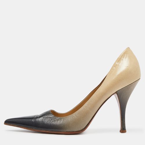 Grey Leather Pointed Toe Pumps Size 38.5 - Prada - Modalova