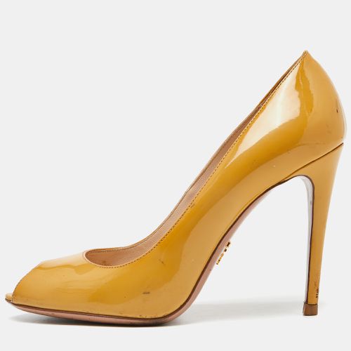 Mustard Patent Leather Peep Toe Pumps Size 38.5 - Prada - Modalova