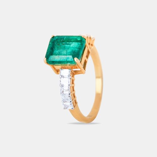 K Natural Emerald And Diamond Ring - The Diamond Edit - Modalova