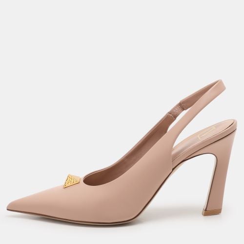 Nude Leather One Stud Slingback Pumps Size 37 - Valentino - Modalova