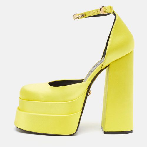 Satin Medusa Ankle Strap Pumps Size 40 - Versace - Modalova