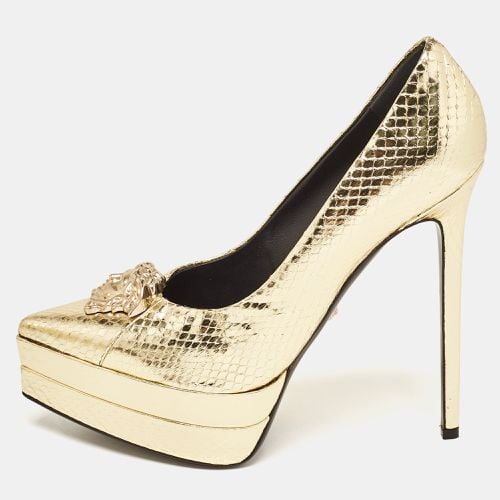 Embossed Python Medusa Double Platform Pumps Size 39.5 - Versace - Modalova