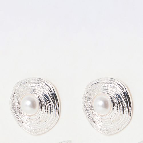 Silver Heidi Faux Pearl Circular Textured Stud Earrings - Oliver Bonas - Modalova