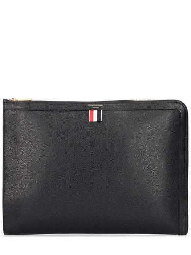 Pebbled Leather Zipped Document Pouch - THOM BROWNE - Modalova