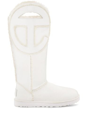 Mm Telfar Tall Crinkle Patent Boots - UGG X TELFAR - Modalova