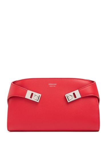 Lederclutch „hug“ - FERRAGAMO - Modalova