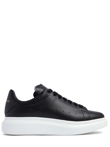 Mm Oversize Leather Sneakers - ALEXANDER MCQUEEN - Modalova