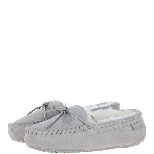 Women&apos;s Classic Suede Sheepskin Moccasin Slippers: LADIES MOCCASSINS Lt.gray 3/4 - Ashwood Handbags - Modalova