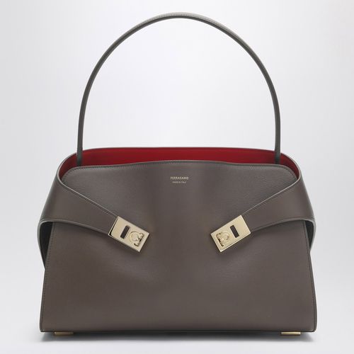 Borsa a spalla Hug Soft M argilla/rossa - Ferragamo - Modalova