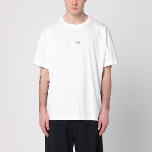 Weißes T-Shirt mit Logo-Etikett - MM6 Maison Margiela - Modalova