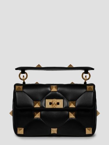 Garavani Rockstud Foldover Top Shoulder Bag - Valentino Garavani - Modalova