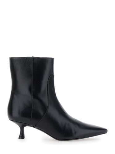 Naomi Ankle Boots With Kitten Heel In Leather Woman - Stuart Weitzman - Modalova