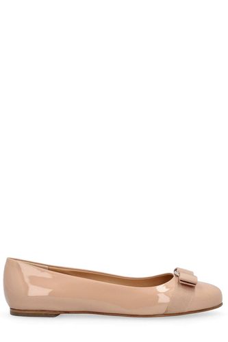 Bow Detailed Ballerina Shoes - Ferragamo - Modalova