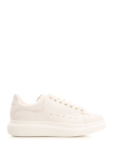 Oversized Sneaker In Off - Alexander McQueen - Modalova