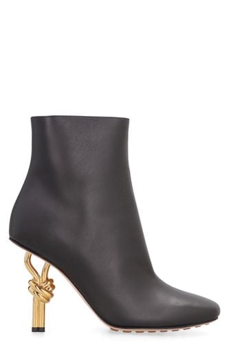 Knot Leather Ankle Boots - Bottega Veneta - Modalova