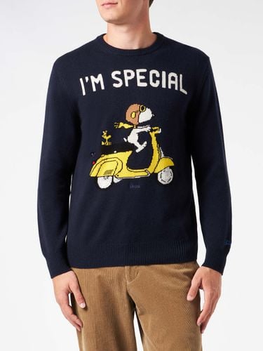 Man Crewneck Sweater With Snoopy Scooter Jacquard Print Snoopy - peanuts Special Edition - MC2 Saint Barth - Modalova