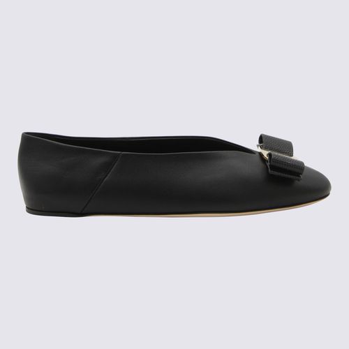 Ferragamo Black Flats - Ferragamo - Modalova