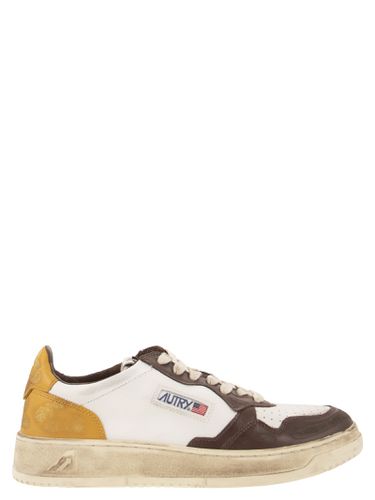 Sneakers In Super Vintage Leather - Autry - Modalova