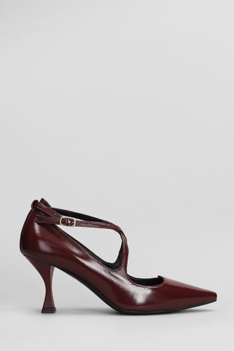 Pumps In Patent Leather - Julie Dee - Modalova