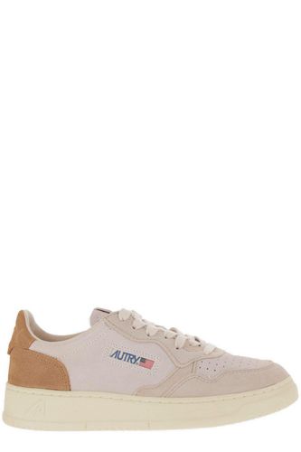 Autry Logo Patch Medalist Sneakers - Autry - Modalova