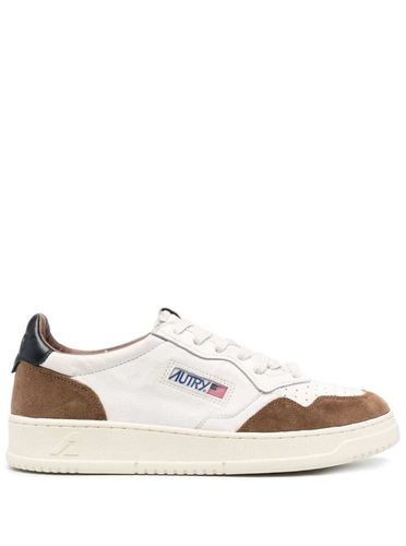 Medalist Low Brown And White Low Top Sneakers With Side Logo Detail In Leather And Suede Man - Autry - Modalova