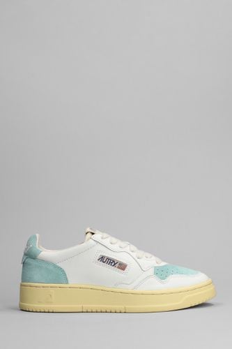 Sneakers In White Suede And Leather - Autry - Modalova