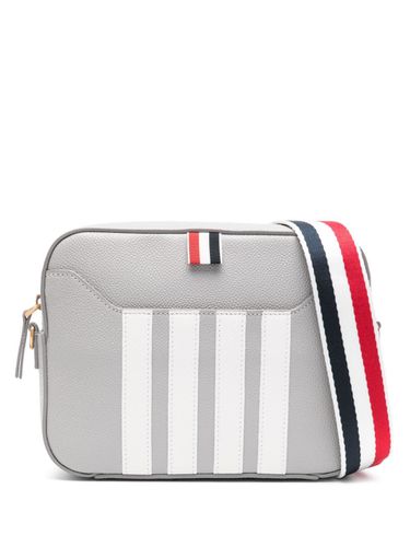 Small Camera Bag With Rwb Strap & 4 Bar Stripes In Pebble Grain Leather - Thom Browne - Modalova