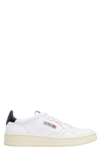 Medalist Leather Low-top Sneakers - Autry - Modalova