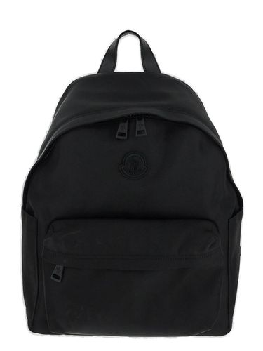 Moncler Logo Patch Zipped Backpack - Moncler - Modalova