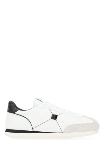 White Leather Stud Around Sneakers - Valentino Garavani - Modalova