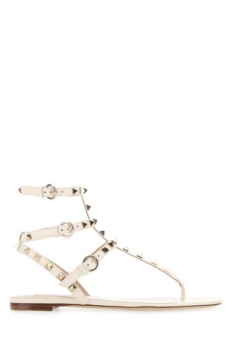 Ivory Leather Rockstud Thong Sandals - Valentino Garavani - Modalova