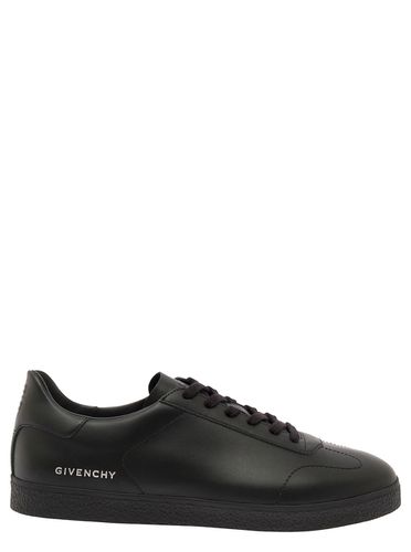 Low Top Sneakers With Logo Lettering Detail In Leather Man - Givenchy - Modalova