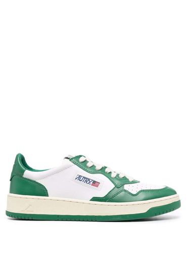 Medalist Low White And Green Low-top Sneaker In Leather Man - Autry - Modalova