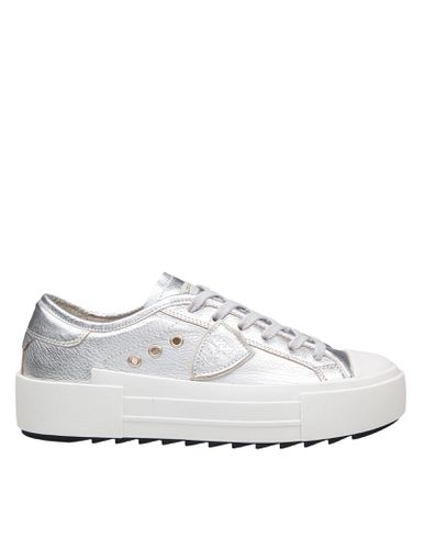 Sneakers Paris Haute Low In Laminated Leather - Philippe Model - Modalova