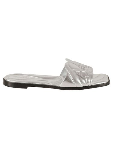 Metallic Logo Padded Flat Sandals - Alexander McQueen - Modalova