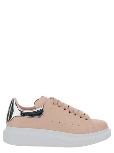 Low Top Sneakers With Oversized Platform And Metallic Heel Tab In Leather - Alexander McQueen - Modalova