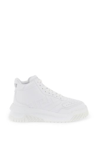 Greca Odissea High Sneakers In White Calf Leather - Versace - Modalova