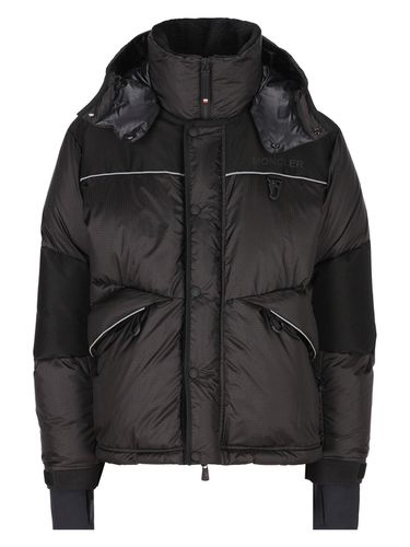 Logo Patch Hooded Padded Jacket - Moncler - Modalova