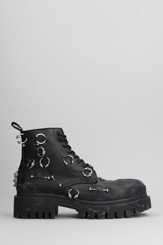 Strike Piercing Combat Boots In Leather - Balenciaga - Modalova