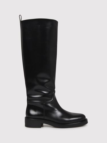 Stuart Weitzman Celia Riding Boot - Stuart Weitzman - Modalova