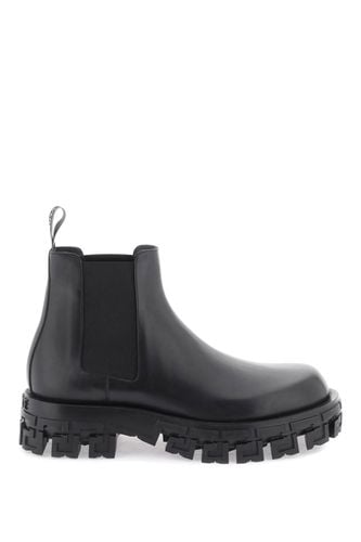 Versace Greca Portico Chelsea Boots - Versace - Modalova