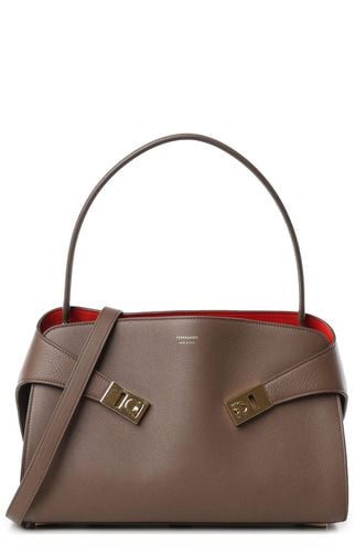 Ferragamo Hug Medium Shoulder Bag - Ferragamo - Modalova