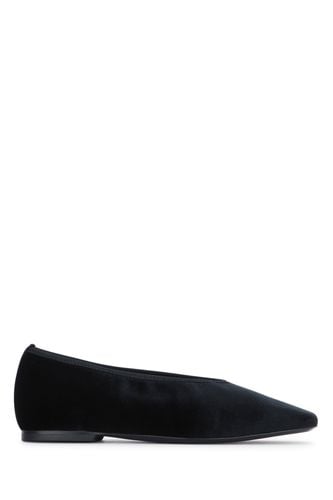 Minimalist Velvet Ballerinas - Totême - Modalova