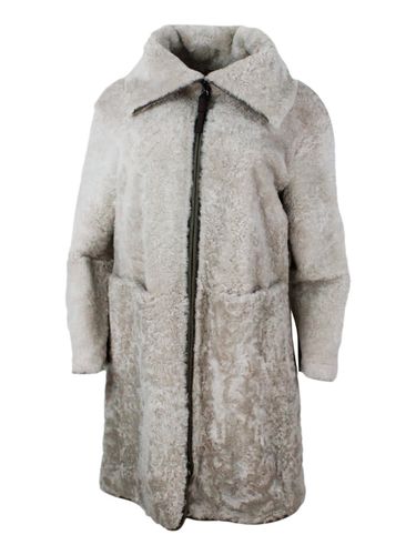 Long Coat In Precious And Refined Shearling Sheepskin With Zip Closure Embellished With Rows Of Brilliant Jewels And With Front Pockets - Brunello Cucinelli - Modalova