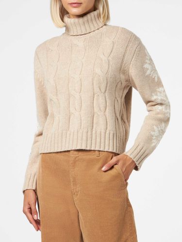 Woman Turtleneck Braided Sweater With Snowflake Rhinestones - MC2 Saint Barth - Modalova