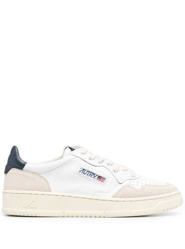Medalist Low Sneakers With Suede Inserts And Contrasting Heel Tab In Leather Man - Autry - Modalova