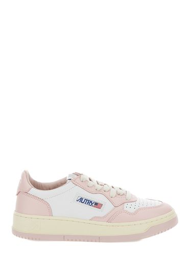 Medalist And White Low Top Sneakers In Leather Woman - Autry - Modalova