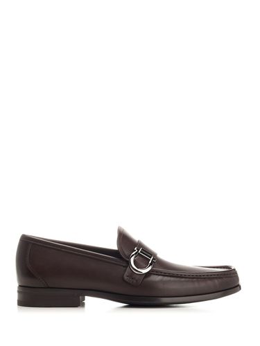 Ferragamo Gancini Ornament Loafer - Ferragamo - Modalova