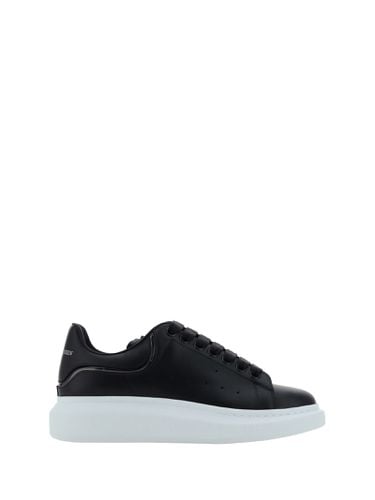 Low Top Sneakers With Oversized Platform And Logo In Leather - Alexander McQueen - Modalova