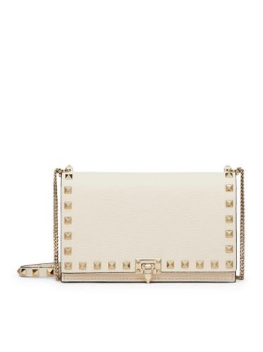 Pouch With Rockstud Chain In Grained Calfskin - Valentino Garavani - Modalova